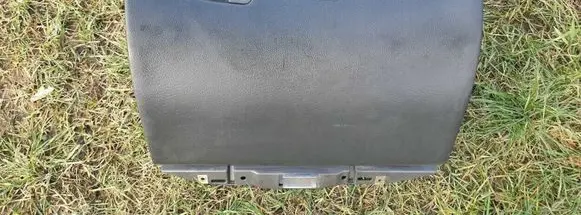 Volvo S80 Glove box