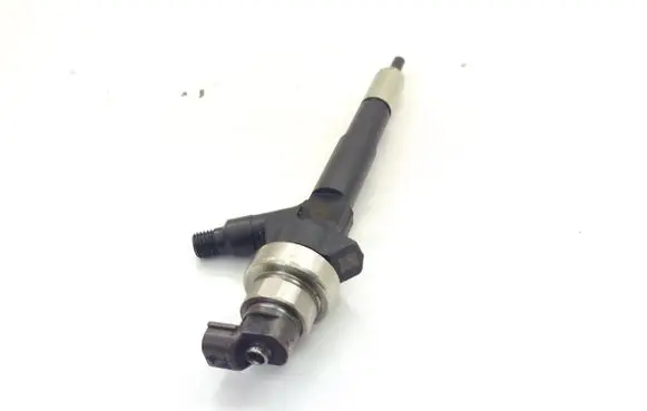 Opel Astra J Fuel injector 55567729 A17DTS