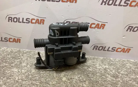 BMW 5 E39 Coolant heater control valve 8374995 1147412137