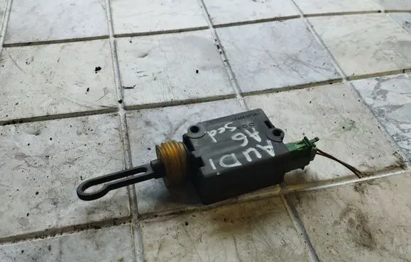Audi A6 S6 C5 4B Central locking motor 406204241 4B5962115A