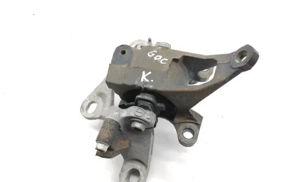 Mazda 6 Engine mount bracket