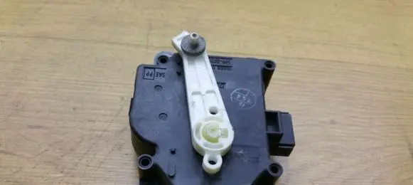 Lexus IS 220D-250-350 Air flap motor/actuator 0638000172