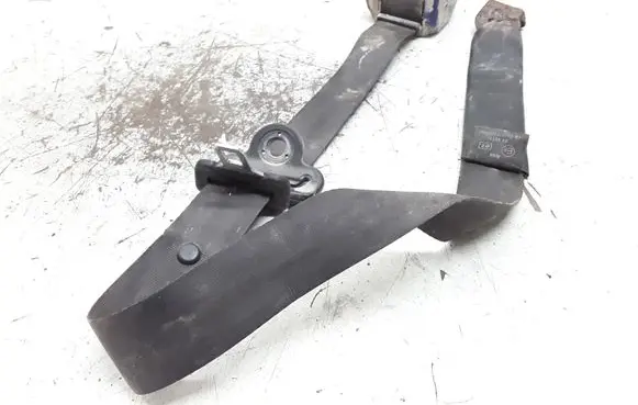 Hyundai Galloper Third row seat belt 