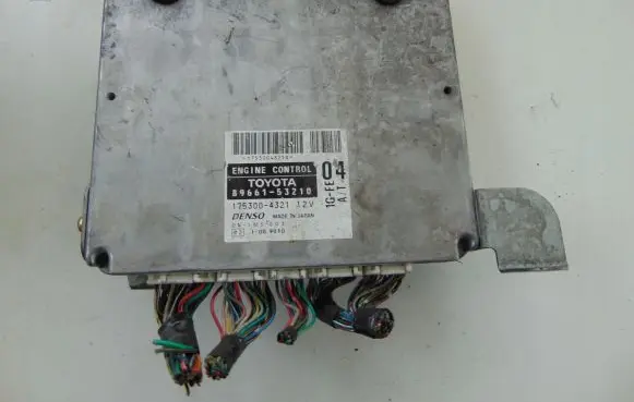 Lexus IS 200-300 Engine control unit/module 8966153210 1753004321