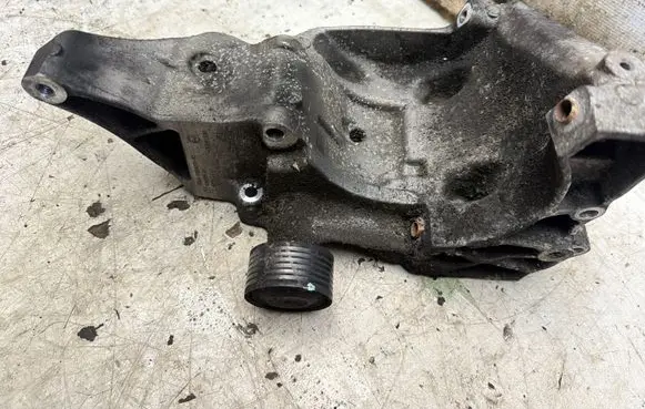 BMW 5 E60 E61 Generator/alternator bracket 13992010