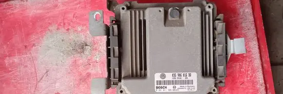 Volkswagen Touran I Engine control unit/module 03G906016BQ 0281011906