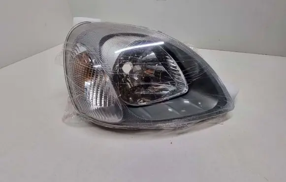 Toyota Yaris Headlight/headlamp 8111052020 81110-52021