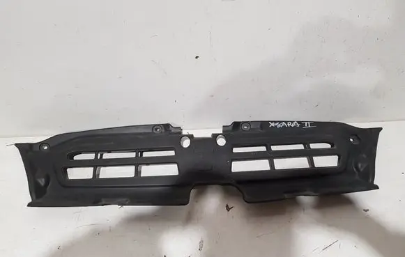 Citroen Xsara Picasso Quarter panel pressure vent 9636764480