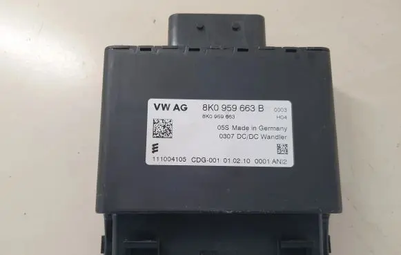 Audi A5 8T 8F Voltage converter/converter module 8K0959663B