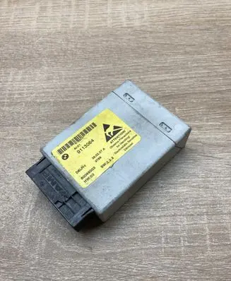 BMW 5 E60 E61 Central console control unit 9113064