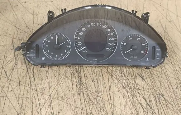 Mercedes-Benz E W211 Speedometer (instrument cluster) A2115402311 88311321C