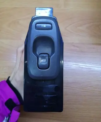 Volvo V70 Electric window control switch 8682837
