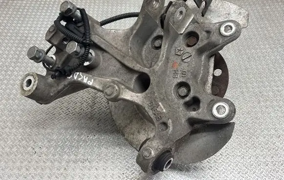 Chrysler Pacifica Rear wheel hub spindle/knuckle 68218016AC 68429526AA 68429527AA
