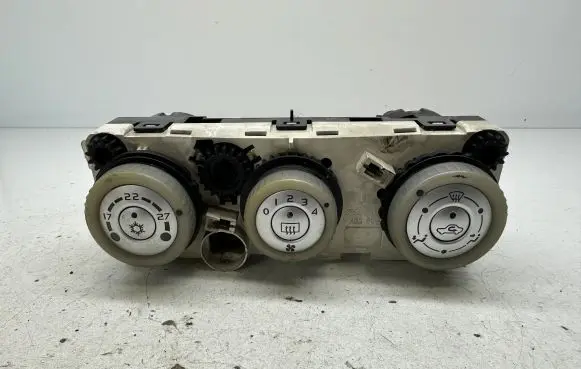 Mitsubishi Colt Climate control unit 69667301