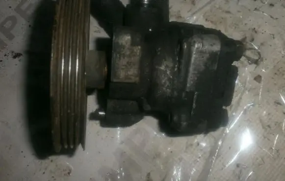 Mitsubishi Galant Power steering pump 
