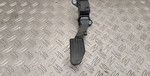 Toyota Yaris Accelerator throttle pedal 781100D110