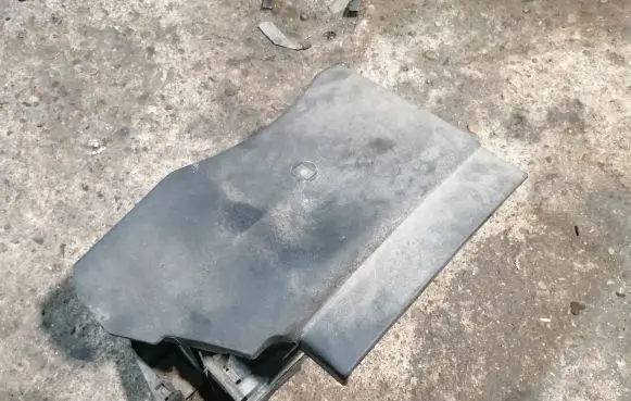 Battery box tray