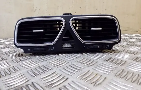 Volkswagen Eos Dash center air vent grill 1Q0819735C 1Q0819819