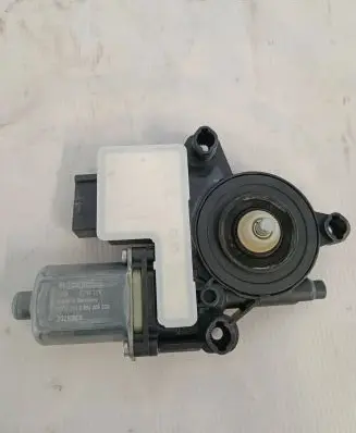 Seat Ibiza V (KJ) Front door window regulator motor E850206009 0130822065