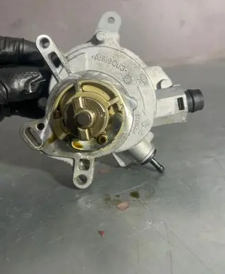 Ford Kuga II Vacuum pump Ds7g2a451cb