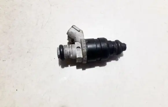Mitsubishi Colt Fuel injector mr988977