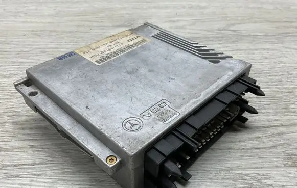 Mercedes-Benz E W124 Engine control unit/module ECU 1245454432 A1245454432