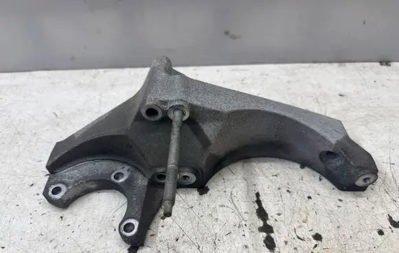 Opel Insignia A Generator/alternator bracket 12628024