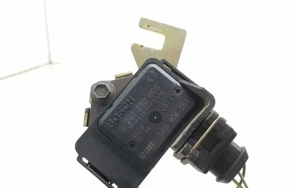 Volkswagen PASSAT B4 Air pressure sensor 0261230008 3A0906051