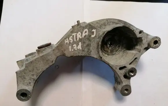 Opel Astra J Engine mounting bracket 98090590 552805357