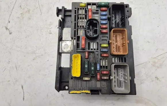Peugeot Partner Fuse module 9675878280