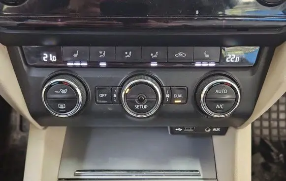 Skoda Octavia Mk3 (5E) Climate control/heater control trim 5E0907044F IMPRK1436392