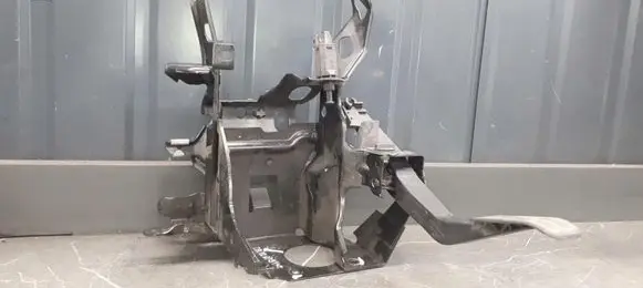 Volkswagen Golf III Accelerator throttle pedal 1h1721115l