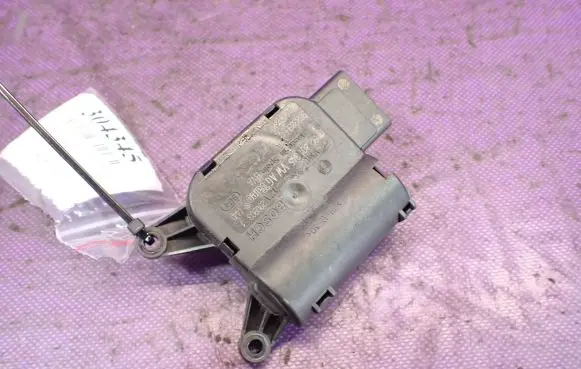 Volkswagen Touran I A/C air flow flap actuator/motor 0132801345