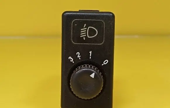 KIA Sephia Headlight level height control switch KR123IA18
