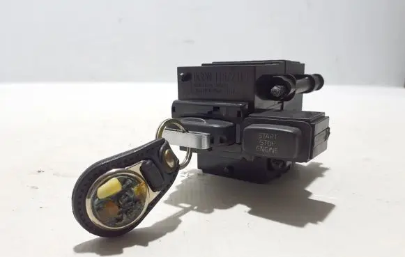 Volvo XC70 Ignition lock 30797945