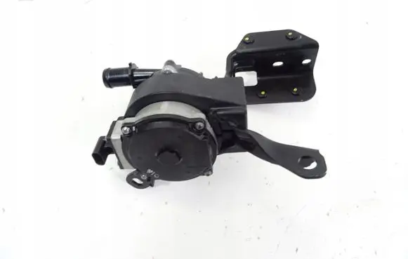 Nissan X-Trail T33 Water pump 21580
