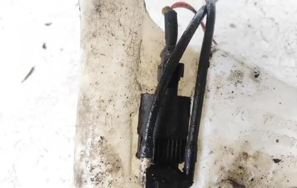 Renault Laguna I Windscreen/windshield washer pump 7700821133