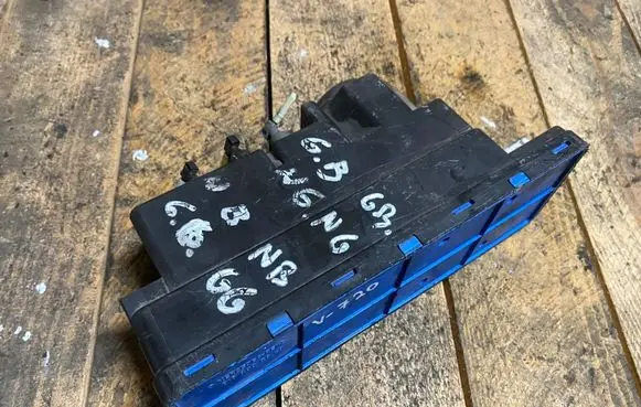 Mercedes-Benz E W210 Central locking vacuum pump A2108000648 2108000648