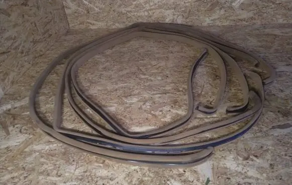 Mercedes-Benz E W124 Front door rubber seal