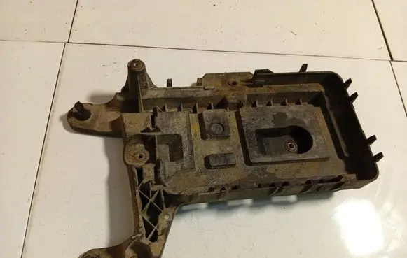 Volkswagen Golf V Battery box tray 1K0915333C