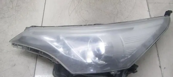 Toyota Avensis T270 Headlight/headlamp