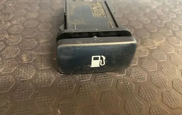 Lexus RX 330 - 350 - 400H Fuel tank opening switch 15A492