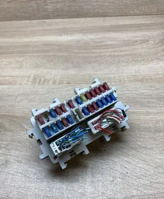 Infiniti FX Fuse module 3028CG000 3101CG000