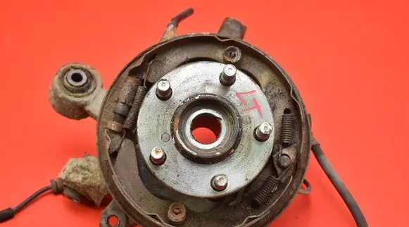 Subaru Forester SH Front wheel hub spindle knuckle