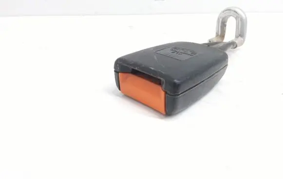 Middle seatbelt buckle (rear)