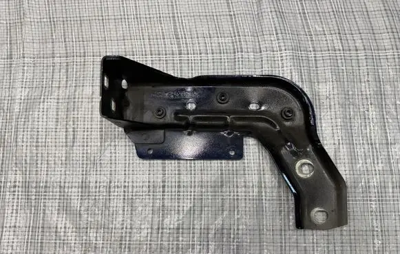 Maserati GranTurismo Front splash guards bracket D778