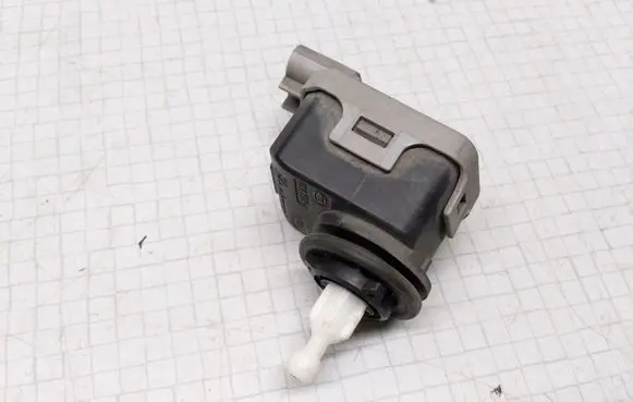 Opel Astra G Headlight level adjustment motor 90590665