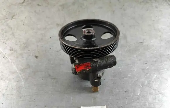 Volvo S40, V40 Power steering pump 26083376