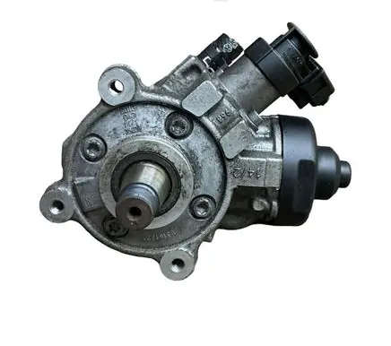 Volkswagen Golf VI Fuel injection high pressure pump 04L130755D 0445010537