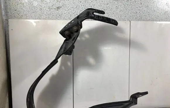 Mercedes-Benz E W211 Headlight/headlamp mounting bracket